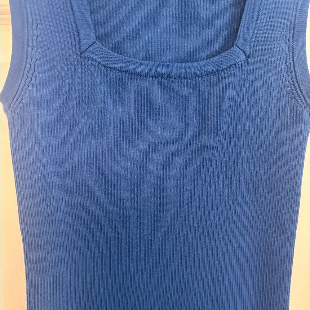 Tahari Royal Blue Ribbed Tank Top. Medium - Picture 5 of 11